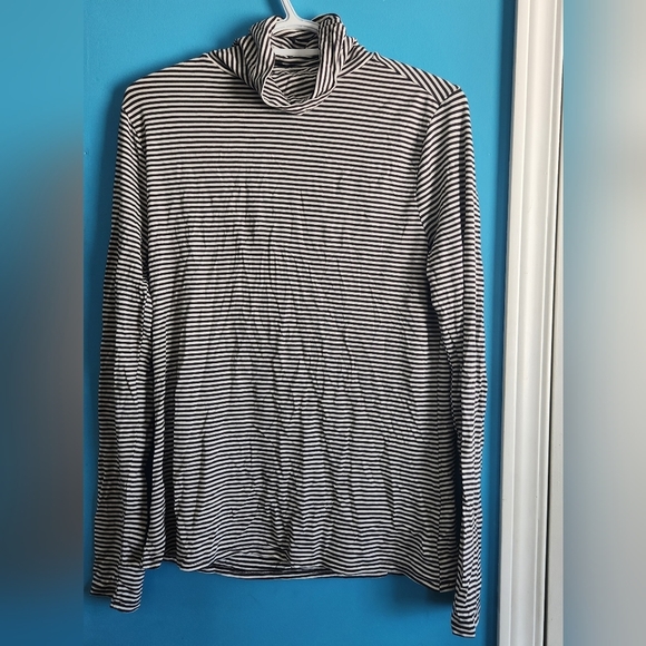 Black and White Striped Turtle Neck Long  Sleeve Top - Picture 2 of 9